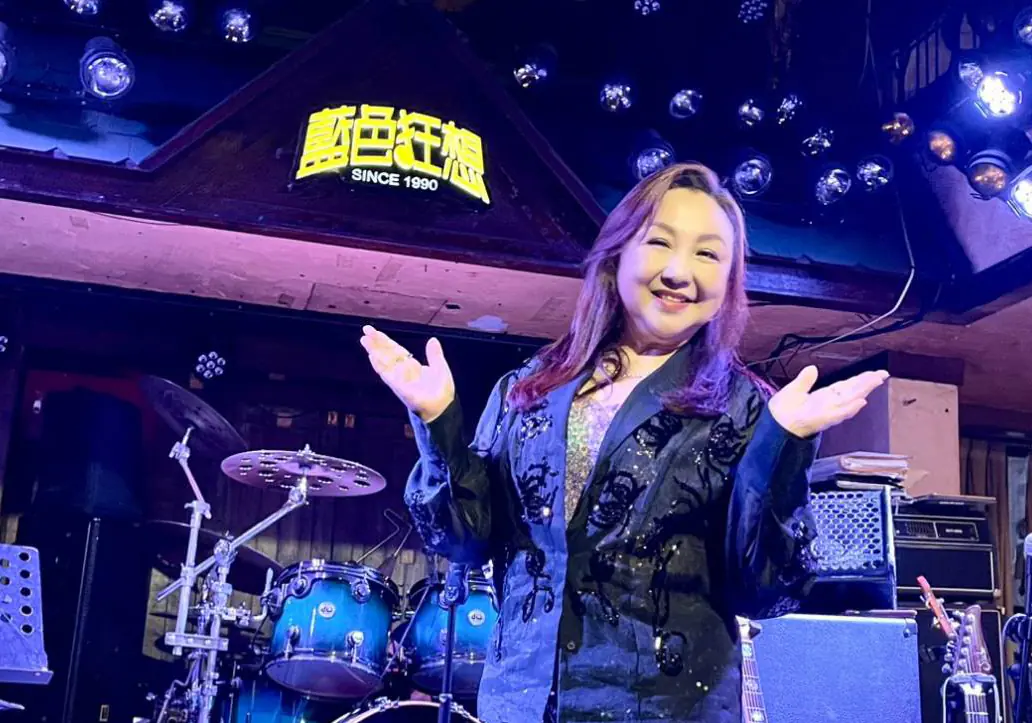 鄭怡被小鮮肉告白 霸氣神回「晚了40年」但這裡沒有阿姨 請叫姊 鄭怡被小鮮肉告白 霸氣神回「晚了40年」但這裡沒有阿姨 請叫姊