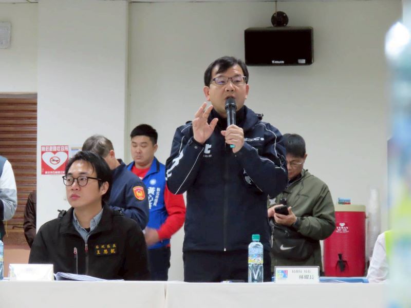 深耕偏鄉前進石碇坪林 侯:持續優化基建打造永續山城 14 《圖說》民政局長林耀長回應座談會建議與需求。〈民政局提供〉