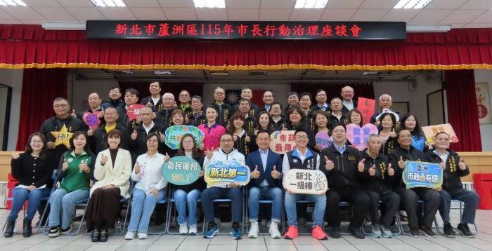 蘆洲南北側開發案 侯:不容不實傳聞阻礙地方發展 30 《圖說》座談會後侯友宜與議員及蘆洲里長們合影。〈民政局提供〉