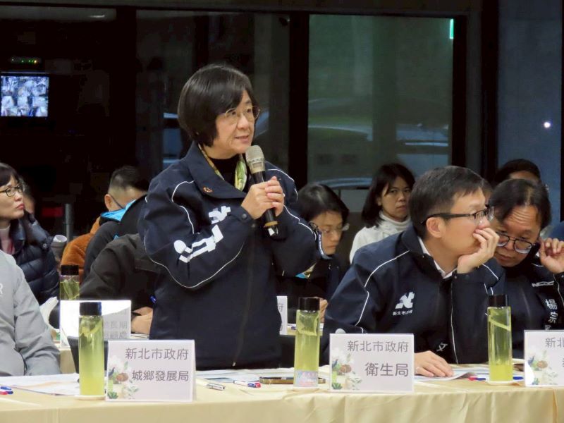 深耕偏鄉前進石碇坪林 侯:持續優化基建打造永續山城 16 《圖說》衛生局長陳潤秋回應座談會建議與需求。〈民政局提供〉