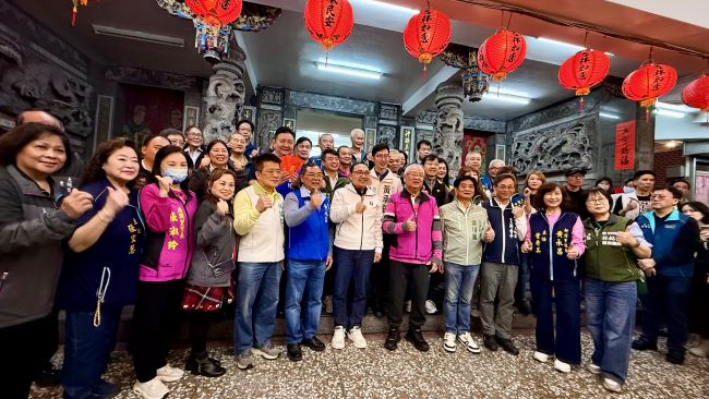 土城三元宮慶元宵 侯友宜參香發「馬上賺錢」福袋爆棚 18 《圖說》土城三元宮元宵節慶祝活動合照。〈民政局提供〉