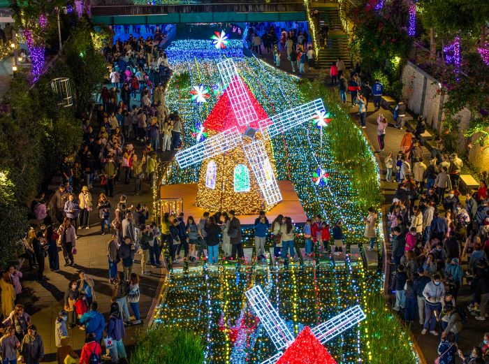 中港光雕展週末出遊首選升 按讚分享貼文抽好禮 9 《圖說》中港光雕展開幕僅兩週參觀人潮已突破58萬人次創下佳績。〈水利局提供〉