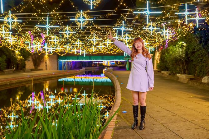 中港光雕3/6璀璨登場 7米高星耀之樹點亮河廊 9 《圖說》今年以「星耀中港+夢幻星河」為主題,營造如夢似幻的夜間光景。〈水利局提供〉