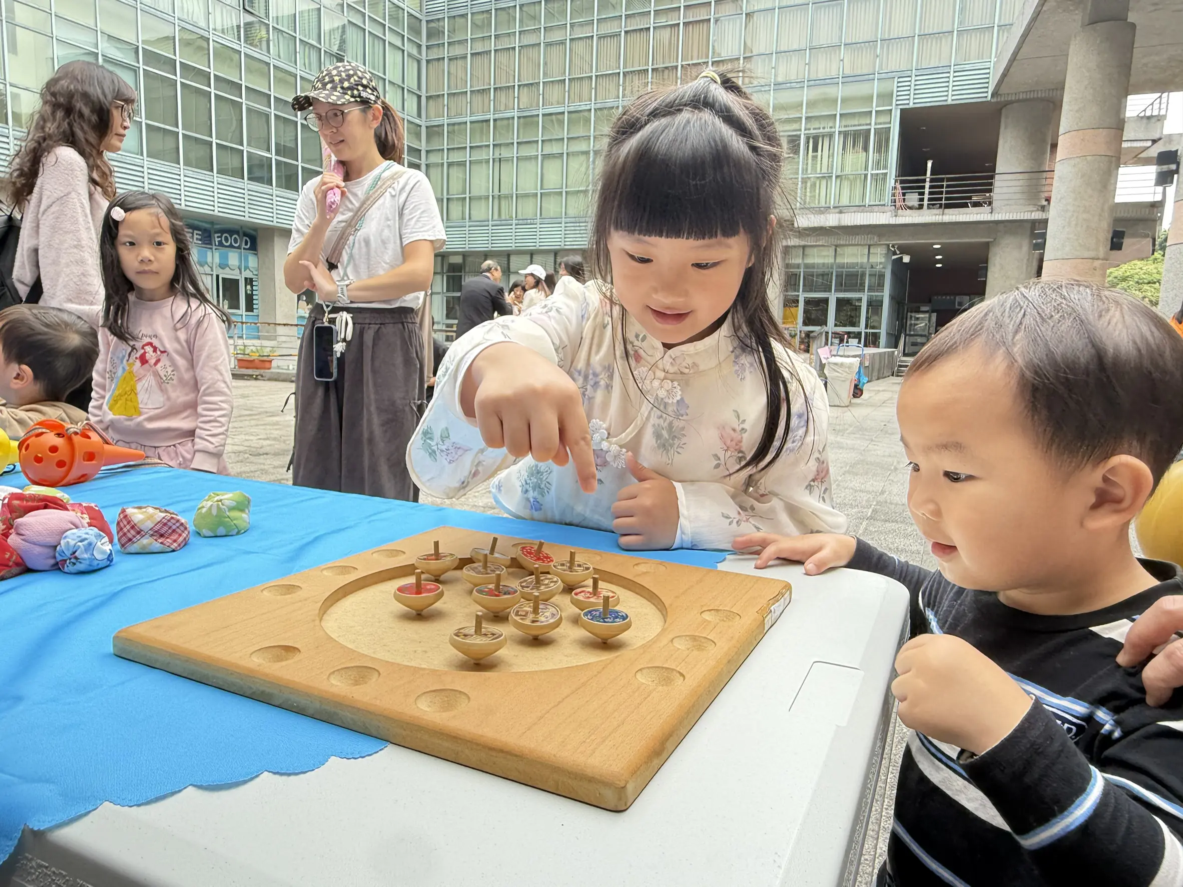 三峽「北大玩具節」歡樂登場 新北兒童發展與玩具行動車支援同樂 三峽「北大玩具節」歡樂登場 新北兒童發展與玩具行動車支援同樂