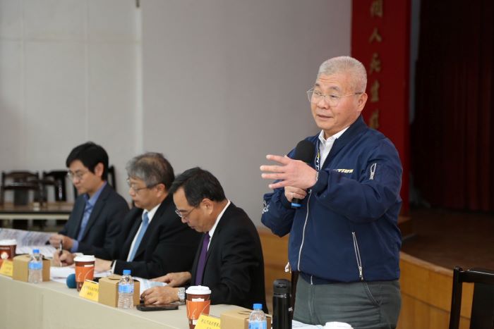 強化查賄制暴備戰選舉 郭永發、方仰寧訪視海山警 60 《圖說》方仰寧局長期勉同仁,嚴守行政中立,依法行政,全力落實查賄制暴核心任務。〈海山分局提供〉