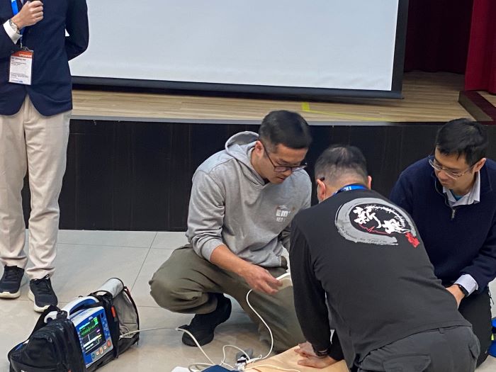 新北消國際救護研討會 美、泰專家分享EMS實務經驗 26 《圖說》學員實務操作演練。〈消防局提供〉