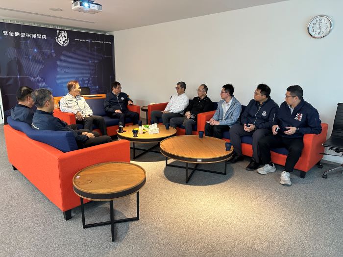 強化化災應變訓練與跨機關合作 化學署參訪新北ERCA 56 《圖說》新北消與化學署參訪團意見交流。〈消防局提供〉