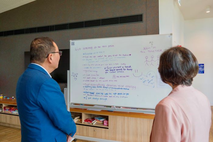 借鏡澳洲經驗 侯友宜推〈#chatsafe〉守護年輕世代 13 《圖說》Orygen受澳洲政府委託成立國家青少年心理健康中心,並設有住宅型建築,提供16至25歲族群中短期的居住治療。〈衛生局提供〉