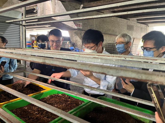 黑水虻處理廚餘成果驚艷 日學者訪新北取經 38 《圖說》日本參訪團學習有機廢棄物(廚餘)處理方式及政策。〈環保局提供〉