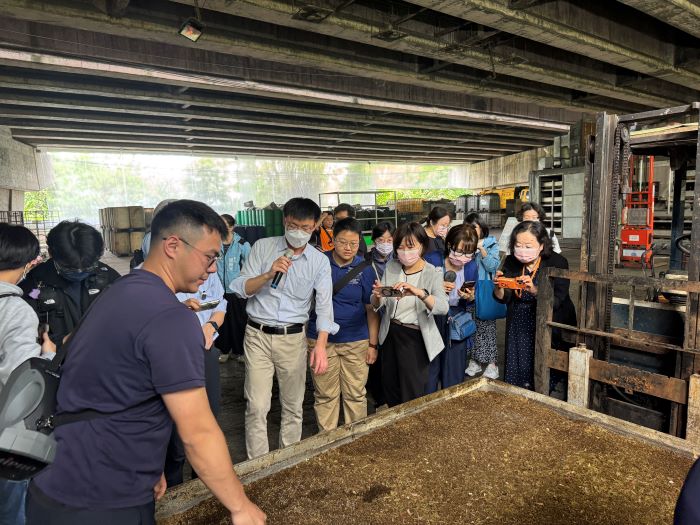黑水虻處理廚餘成果驚艷 日學者訪新北取經 37 《圖說》黑水虻生物處理實場運作。〈環保局提供〉