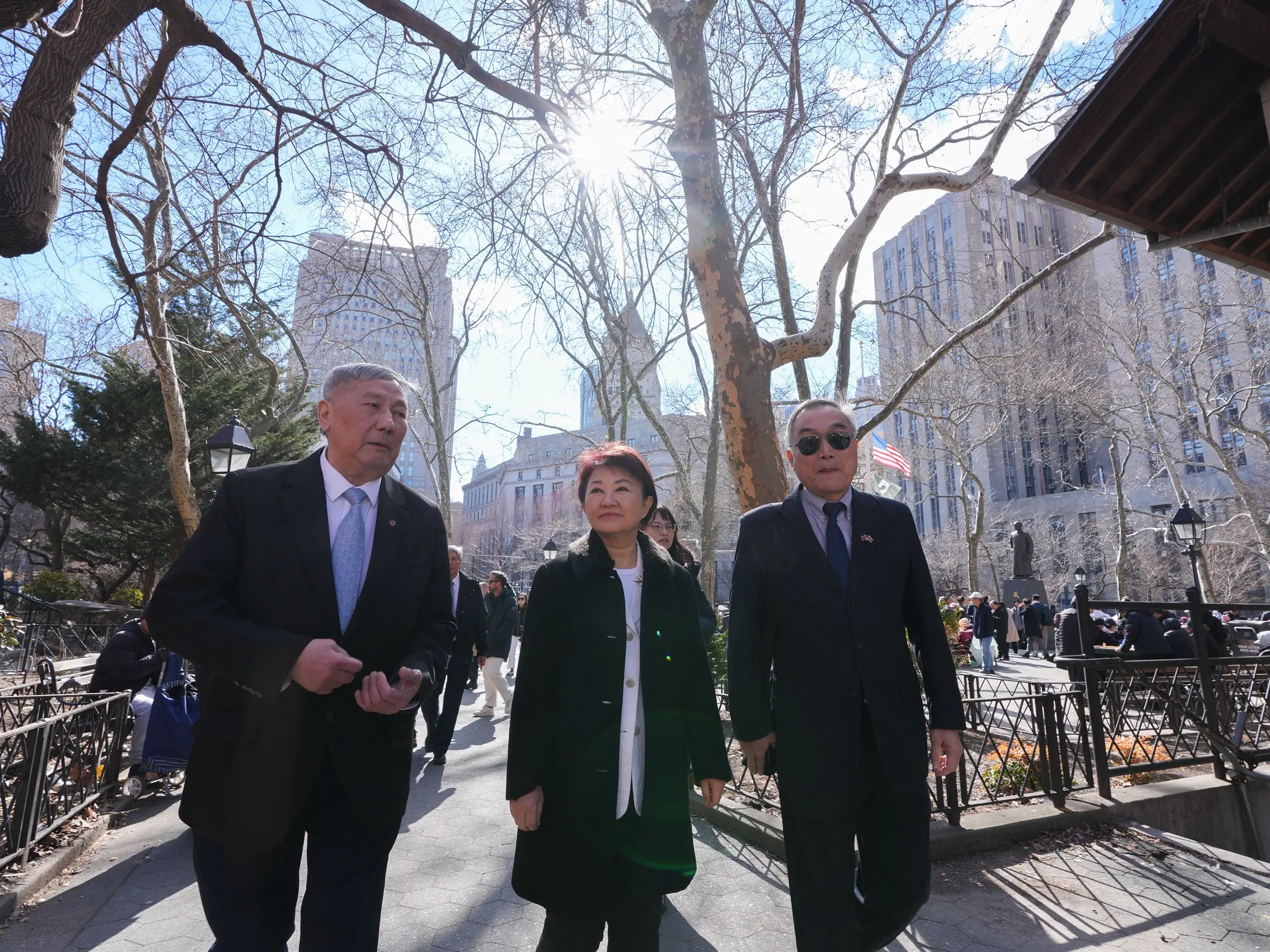 跨海致敬革命先賢! 盧市長訪問紐約中華公所 向國父銅像鞠躬獻花 跨海致敬革命先賢! 盧市長訪問紐約中華公所 向國父銅像鞠躬獻花