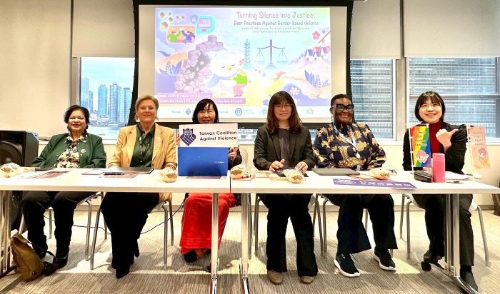 登上CSW70 NGO論壇 新北防暴成果讓世界看見 54 《圖說》參與論壇者右起為台中社會局副局長林資芮、英國女性恩典基金會執行長Valerie、錢淑真督導、台灣防暴聯盟秘書長廖書雯、國際蘭馨交流協會全球倡議總監Berthe、印度馬哈特瑪教育協會主席Daphne Pillai。〈社會局提供〉