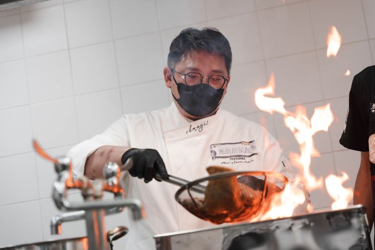 經典傳統PK職人創新 新北「黑白切」決賽登場 7 《圖說》參賽對象橫跨知名飯店餐廳廚師與巷弄市場職人,經過兩階段激烈評選後,兩組前五強晉級決賽。〈經發局提供〉