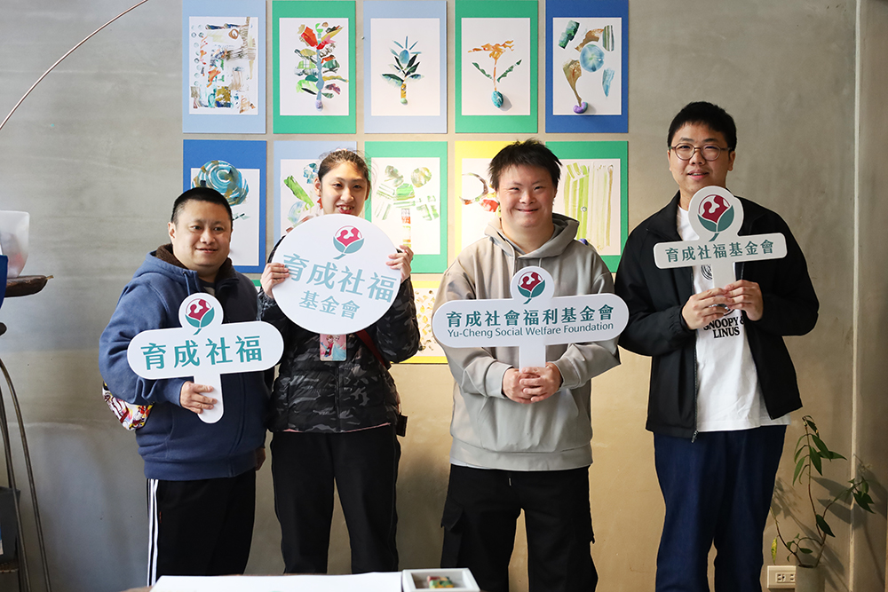 藝術不設限、能力人人平等! 台日身心障礙《Konekto》協作藝術展 3/14 一嶼Island開幕! 育成社福X日本Konst 讓憨寶貝藝術走向國際 16 育成憨寶貝和作品 0