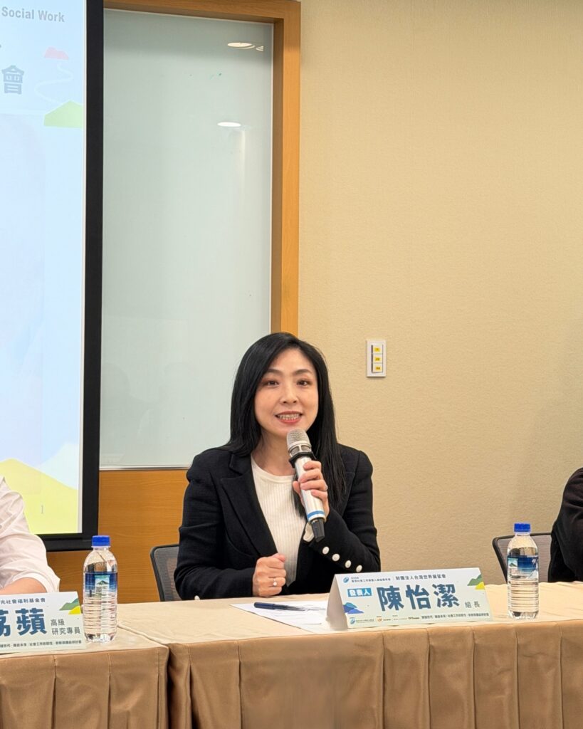 台灣世界展望會建立「兒少預警燈號機制」,讓救援更即時 18 陳怡潔呼籲政府部門或公私單位可共同運用展望會兒少調查資料,服務弱勢兒少。台灣世界展望會提供