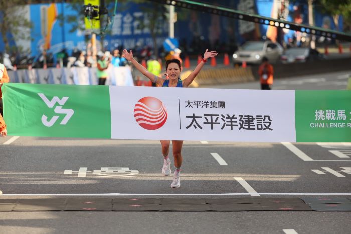 肯亞包辦〈萬金石〉男女冠軍 周庭印國內男子組三連霸 15 《圖說》2026新北市萬金石馬拉松,挑戰馬女子組總排名第一陳美彤。成績:38分01秒。〈體育局提供〉