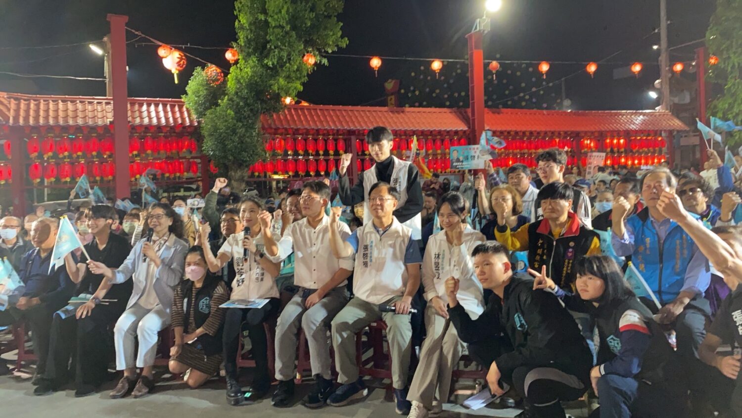 張啓楷三夜三廟口開講首發!拋「商圈2+4」+青年住宅 嗆中央砍69億「只聽黨意」 首場活動現場聚集超過500位支持民眾,展現張啓楷捨我其誰的決心以及基層動員實力。(圖/民眾黨嘉義黨部)