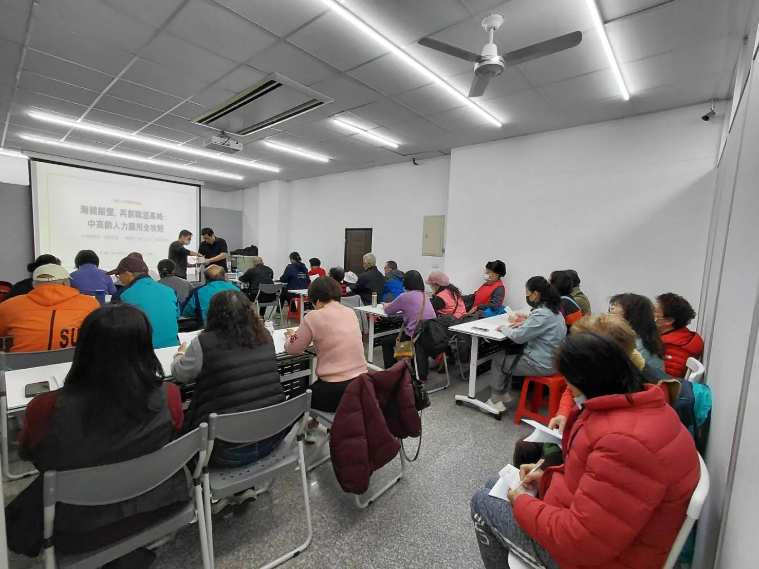 中市今年首推「銀領找頭路」系列活動 助銀髮再就業 中市今年首推「銀領找頭路」系列活動 助銀髮再就業