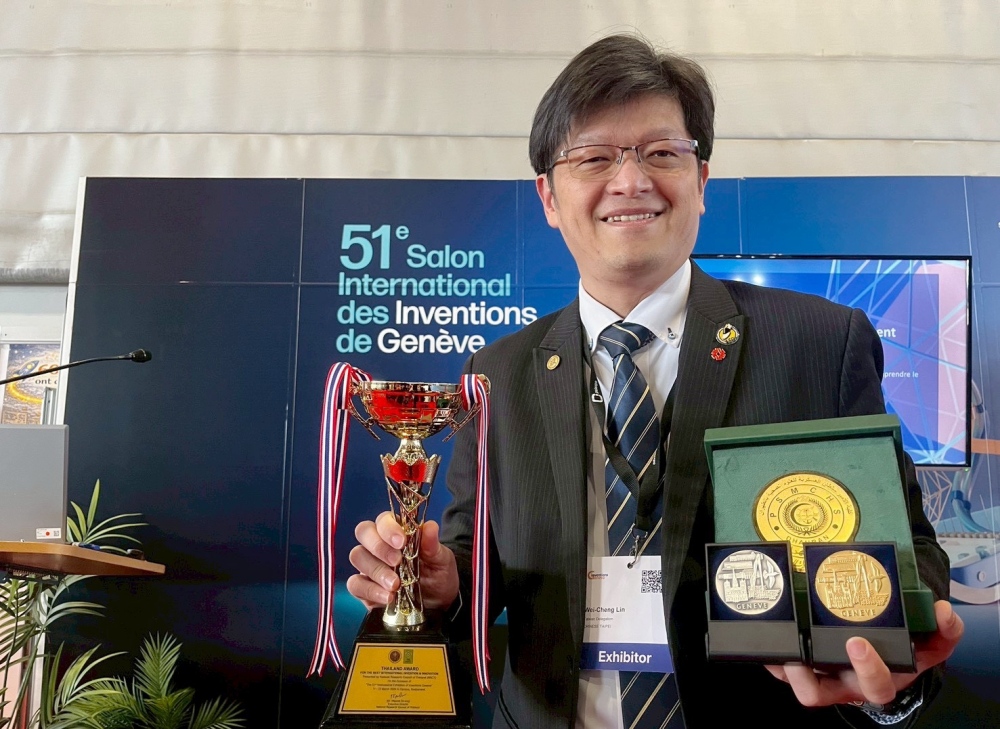 三大國際發明展金牌到手!台灣精品Dr.Foot再生碳纖維鞋墊揚名日內瓦 16 01Dr.Foot達特富科技 於第51屆瑞士日內瓦國際發明展榮獲金牌 1