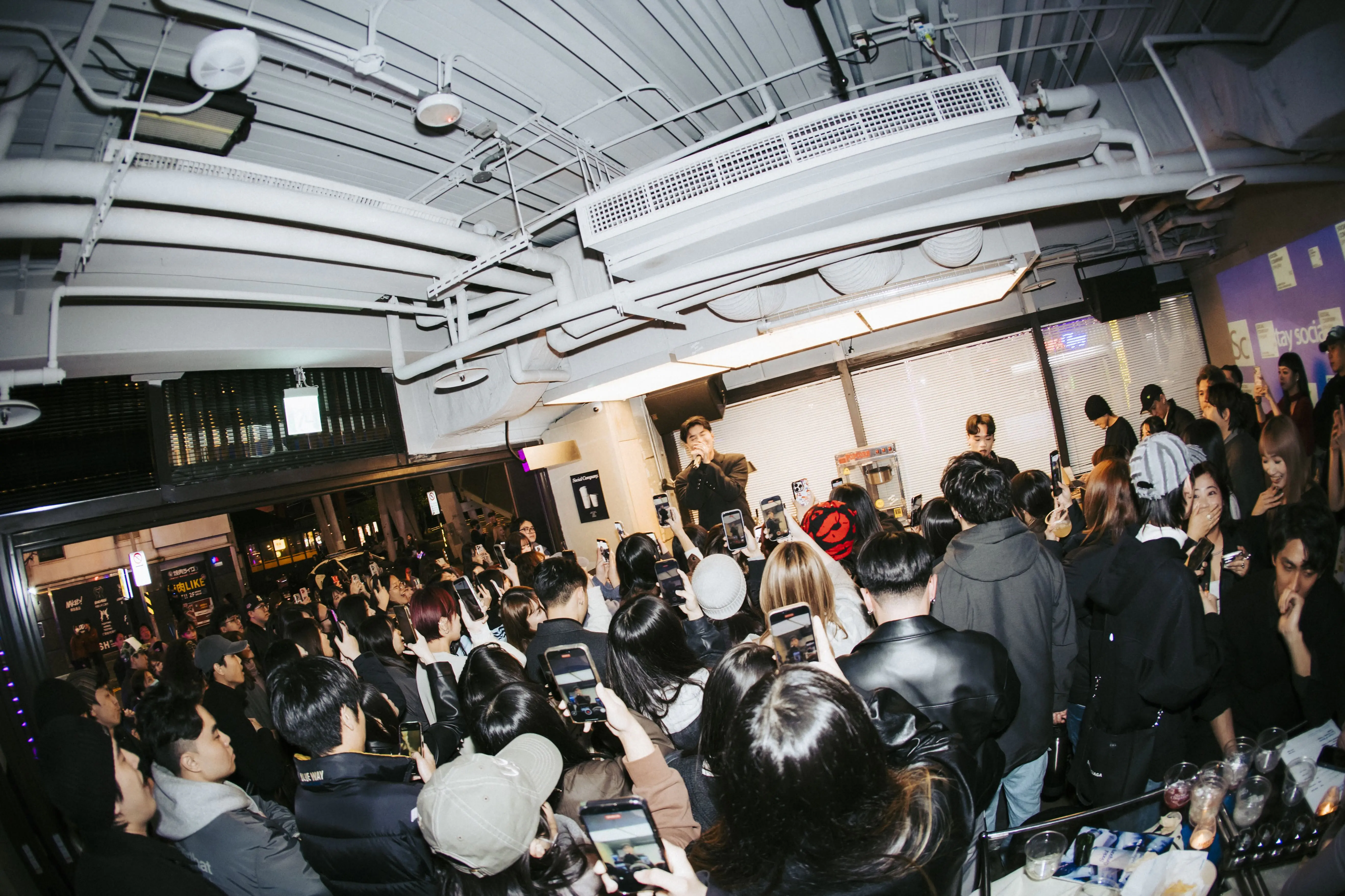 HowZ 攜專輯空降信義一級鬧區 親手調製香水加碼簽名現場送 HowZ 攜專輯空降信義一級鬧區 親手調製香水加碼簽名現場送