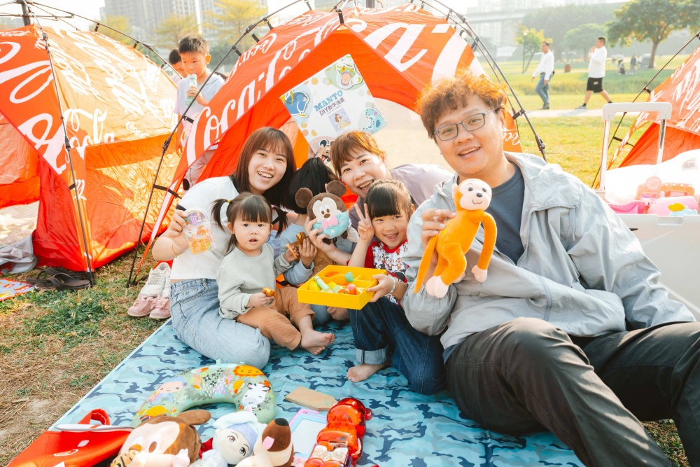 在星光與歌聲中圓滿落幕!「2026 新北春紛節」留下難忘的春日印象 52 02新北春紛節留下難忘的春日印象小小攤主互換玩具大成功