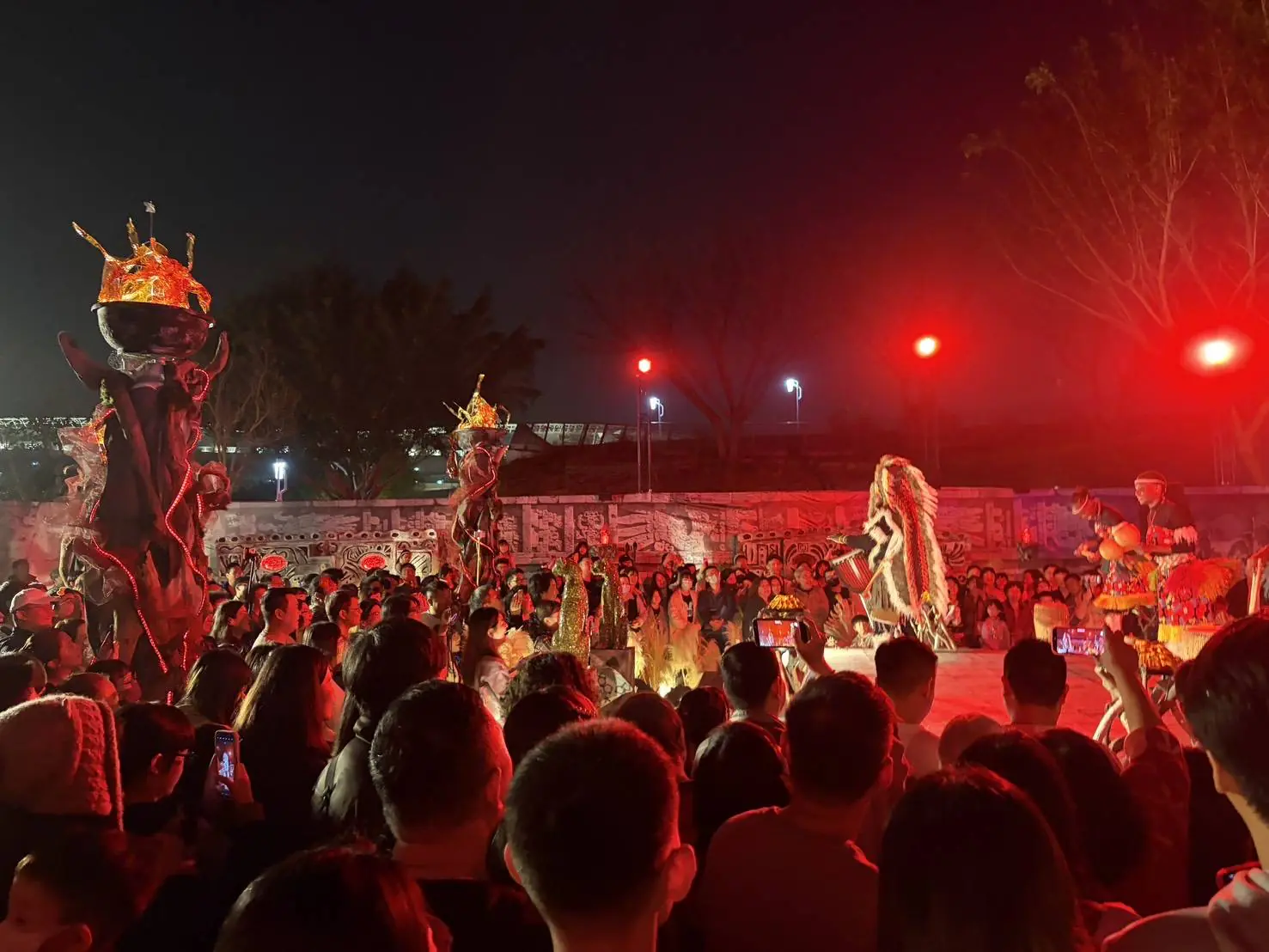 人潮爆滿、金幣從天而降! 中台灣燈會中央公園「驚蟄界」人氣飆升 把握3/3前最後展期 人潮爆滿、金幣從天而降! 中台灣燈會中央公園「驚蟄界」人氣飆升 把握3/3前最後展期