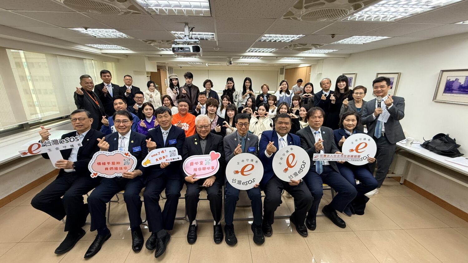 台北市生命線攜手國際扶輪3521地區第五分區 為青少年心理健康推廣「療心室」服務 國際扶輪3521地區第五分區,共同為青少年心理健康盡一份心力。(圖/台北市生命線 提供)