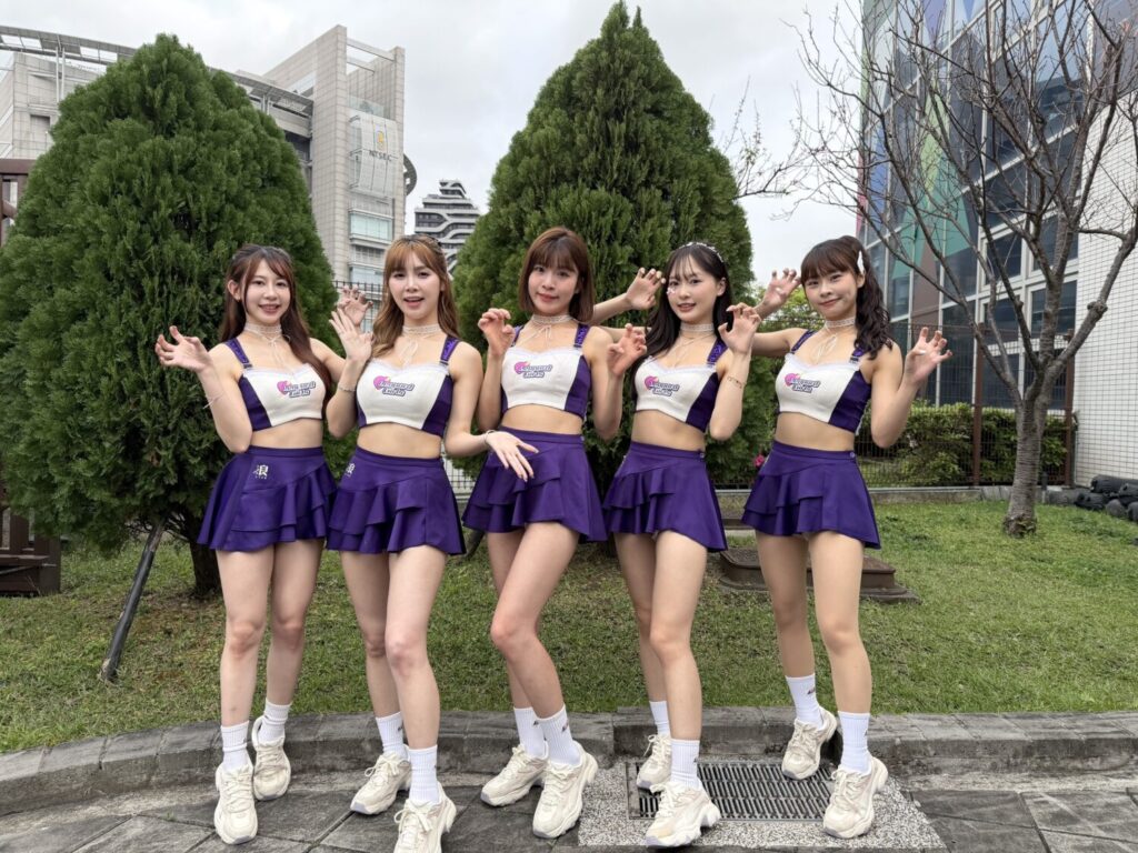 台北海洋科技大學「揚帆一甲子航向新世代60周年活動」電豹女跳開場舞 造成學生大轟動! 台北海洋科技大學「揚帆一甲子航向新世代60周年活動」電豹女跳開場舞 造成學生大轟動!