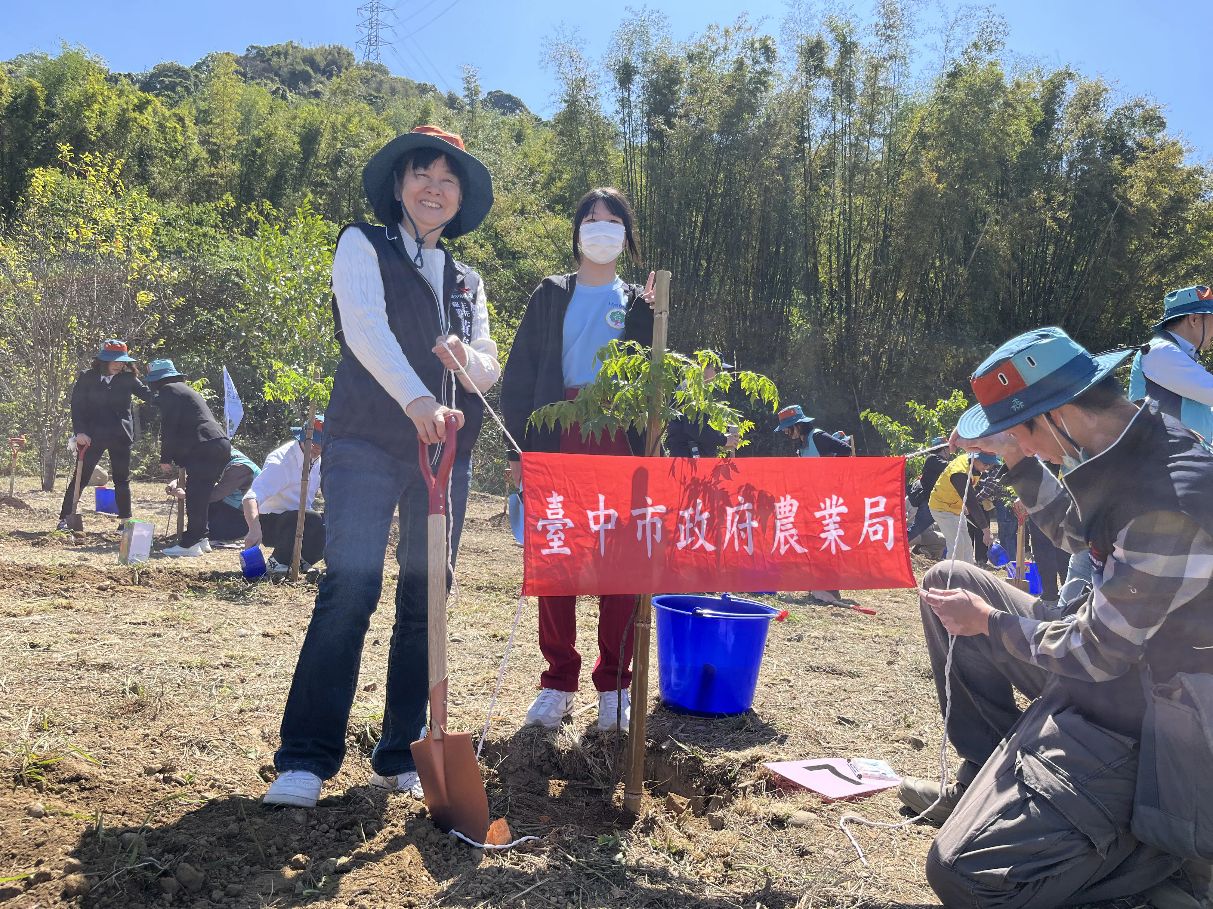 115年區域植樹活動登場! 中市農業局跨界合作推「原地札根 韌性森活」編織生態綠網 115年區域植樹活動登場! 中市農業局跨界合作推「原地札根 韌性森活」編織生態綠網