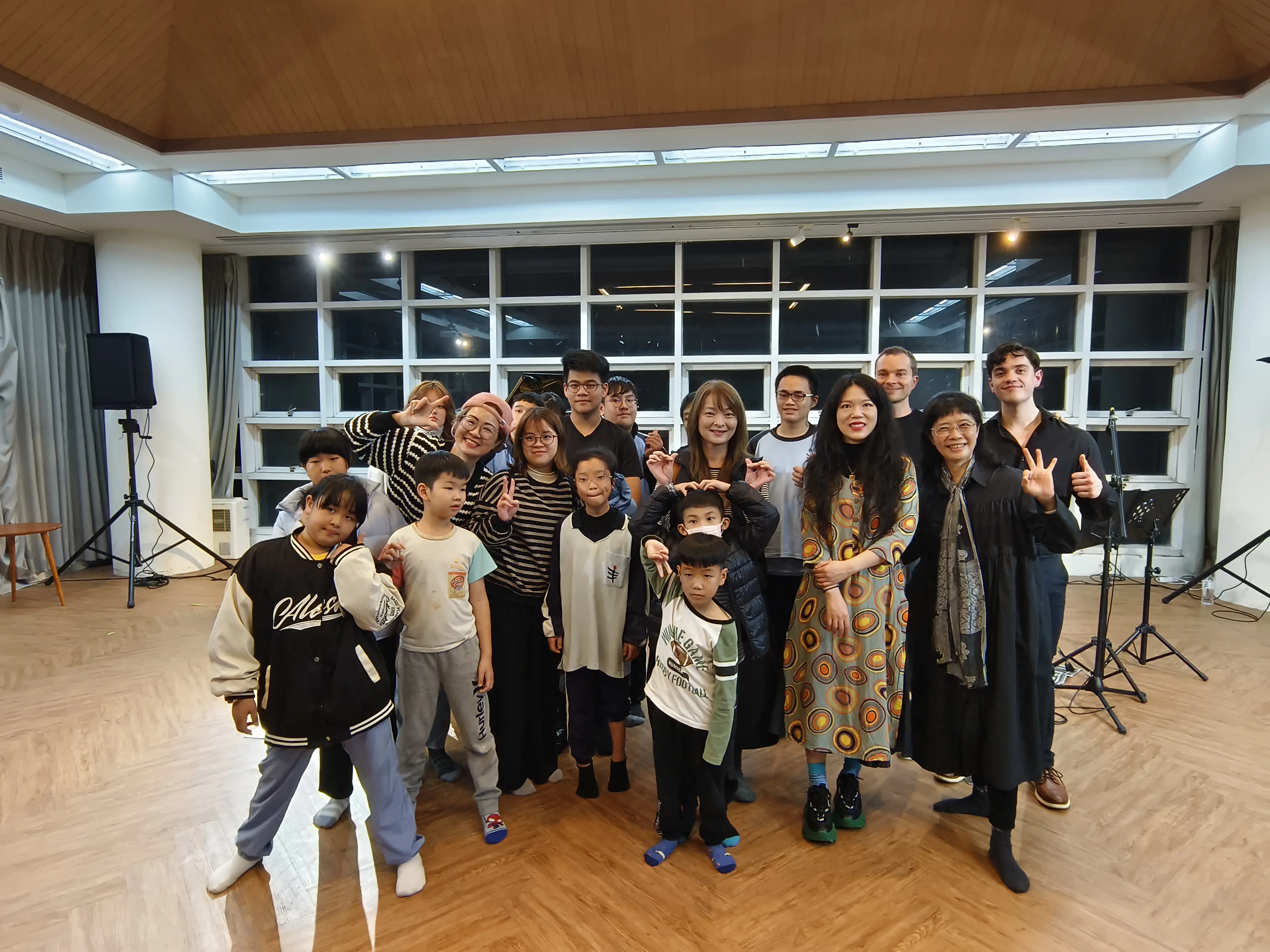 鄉親限定:家門口的國際級音樂饗宴 大手攜小手共創社區共享藝術 50位鄉民走進東華音樂之夜 鄉親限定:家門口的國際級音樂饗宴 大手攜小手共創社區共享藝術 50位鄉民走進東華音樂之夜