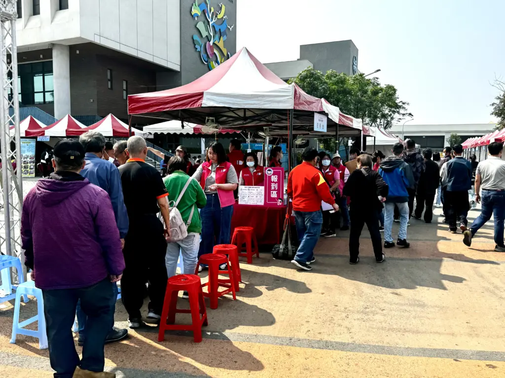 24家企業釋650職缺!新營聯合徵才吸引求職人潮 最高薪資上看65K 24家企業釋650職缺!新營聯合徵才吸引求職人潮 最高薪資上看65K