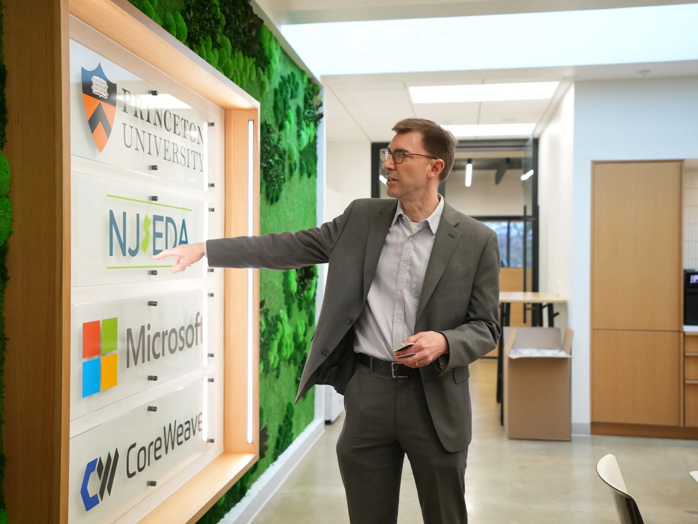 中市府參訪紐澤西創新園區、人工智慧中心 汲取產學研經驗深化台美科技合作 中市府參訪紐澤西創新園區、人工智慧中心 汲取產學研經驗深化台美科技合作