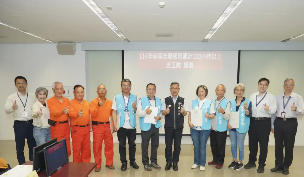 守護道路與公園的無名英雄! 中市建設局表揚86位破百時數志工 共創城市新樣貌 守護道路與公園的無名英雄! 中市建設局表揚86位破百時數志工 共創城市新樣貌