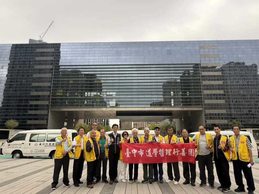 台中再添3輛復康巴士 民間善舉助身障族群無礙出行 台中再添3輛復康巴士 民間善舉助身障族群無礙出行