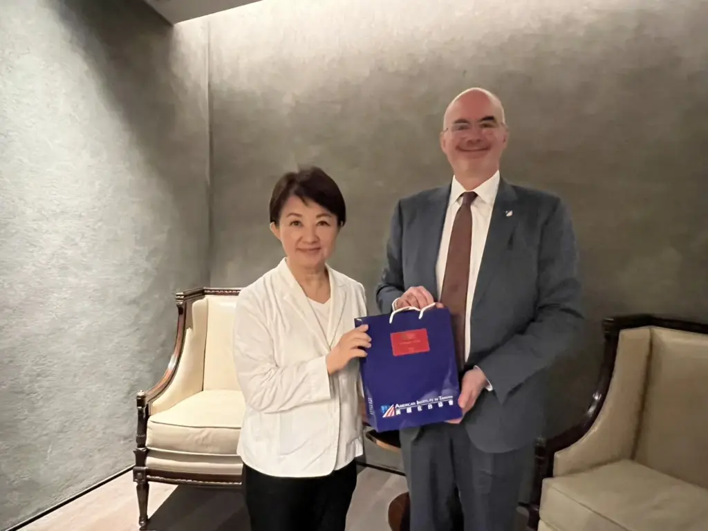 台美關係邁入黃金時代! AIT處長谷立言訪中市肯定產業實力 盧市長:深化合作共創雙贏 台美關係邁入黃金時代! AIT處長谷立言訪中市肯定產業實力 盧市長:深化合作共創雙贏