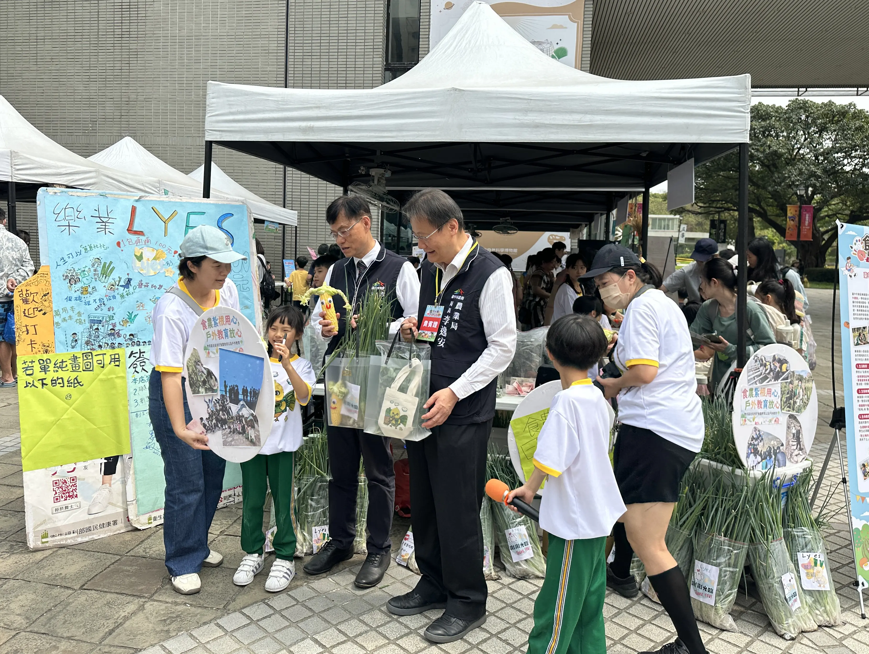 中市食農成果展吸引親子熱情參與 30校12攤齊聚展現食農教育力 中市食農成果展吸引親子熱情參與 30校12攤齊聚展現食農教育力