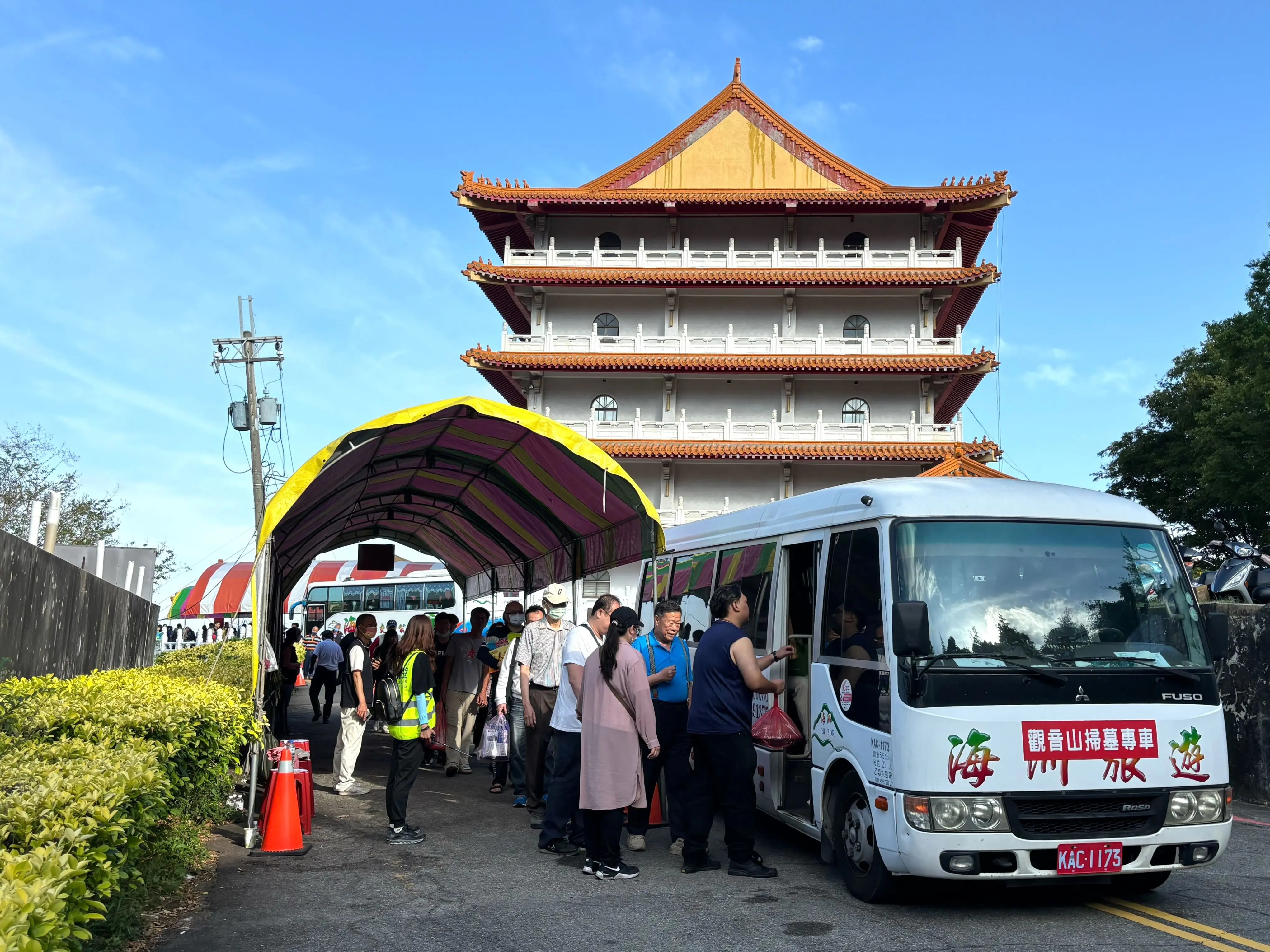 清明掃墓更便利! 中市5區3/14起免費接駁上路 民政局長籲提前祭祖或線上追思 清明掃墓更便利! 中市5區3/14起免費接駁上路 民政局長籲提前祭祖或線上追思