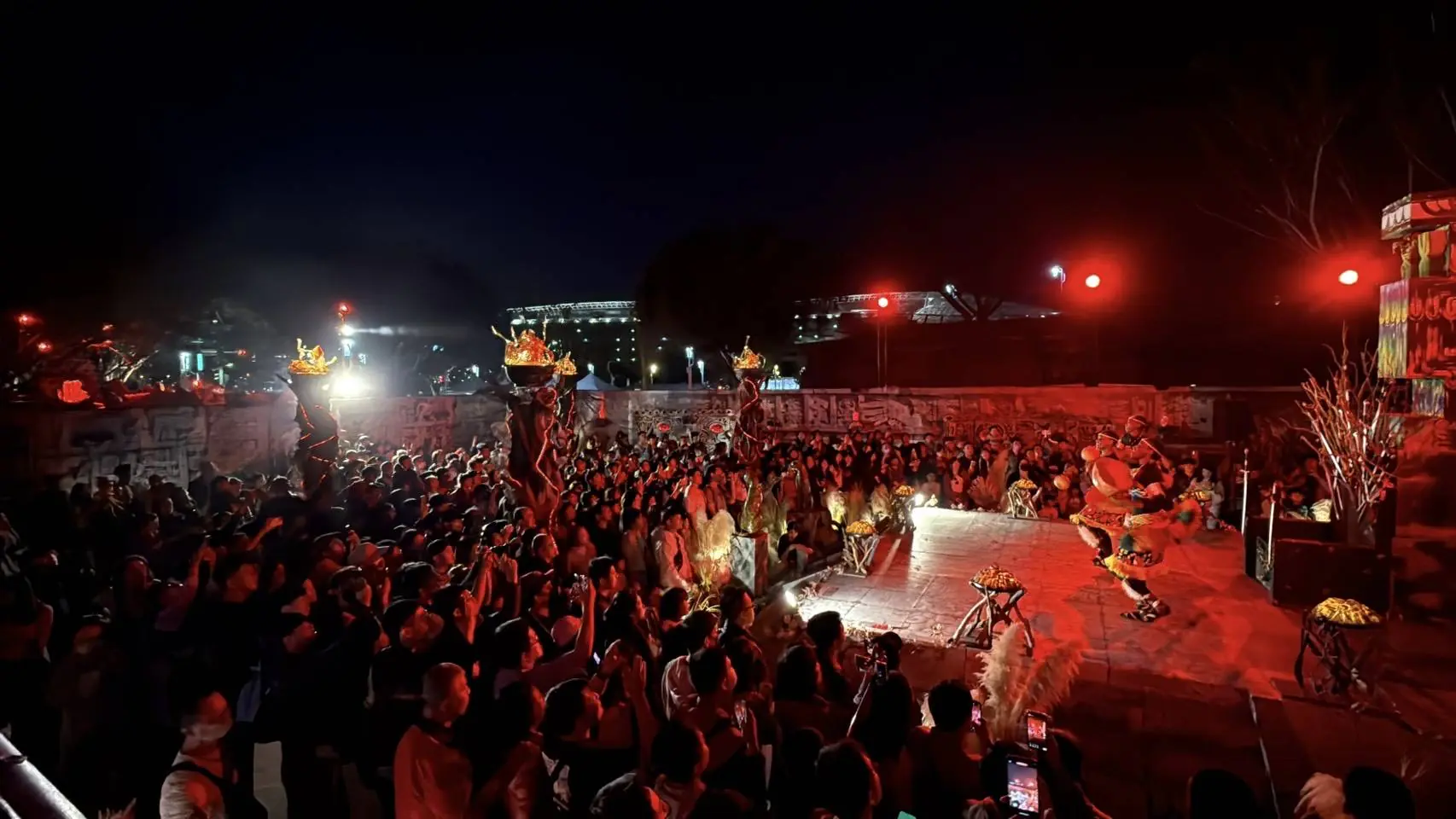 人潮爆滿、金幣從天而降! 中台灣燈會中央公園「驚蟄界」人氣飆升 把握3/3前最後展期 人潮爆滿、金幣從天而降! 中台灣燈會中央公園「驚蟄界」人氣飆升 把握3/3前最後展期