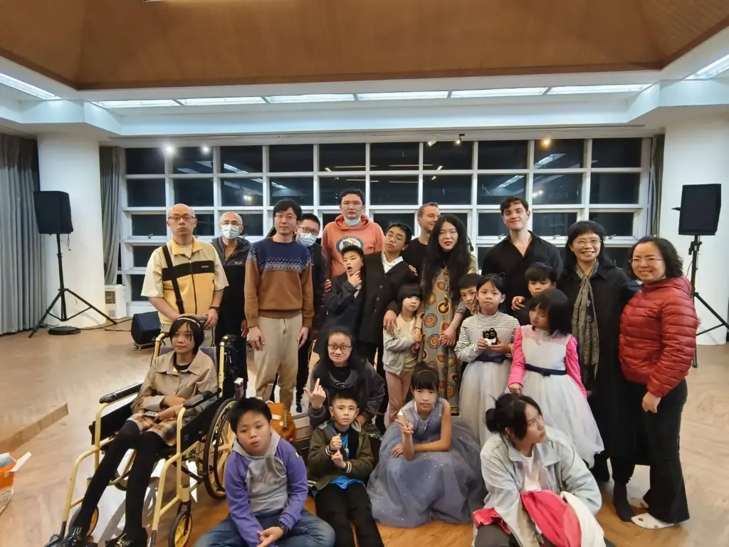 鄉親限定:家門口的國際級音樂饗宴 大手攜小手共創社區共享藝術 50位鄉民走進東華音樂之夜 鄉親限定:家門口的國際級音樂饗宴 大手攜小手共創社區共享藝術 50位鄉民走進東華音樂之夜