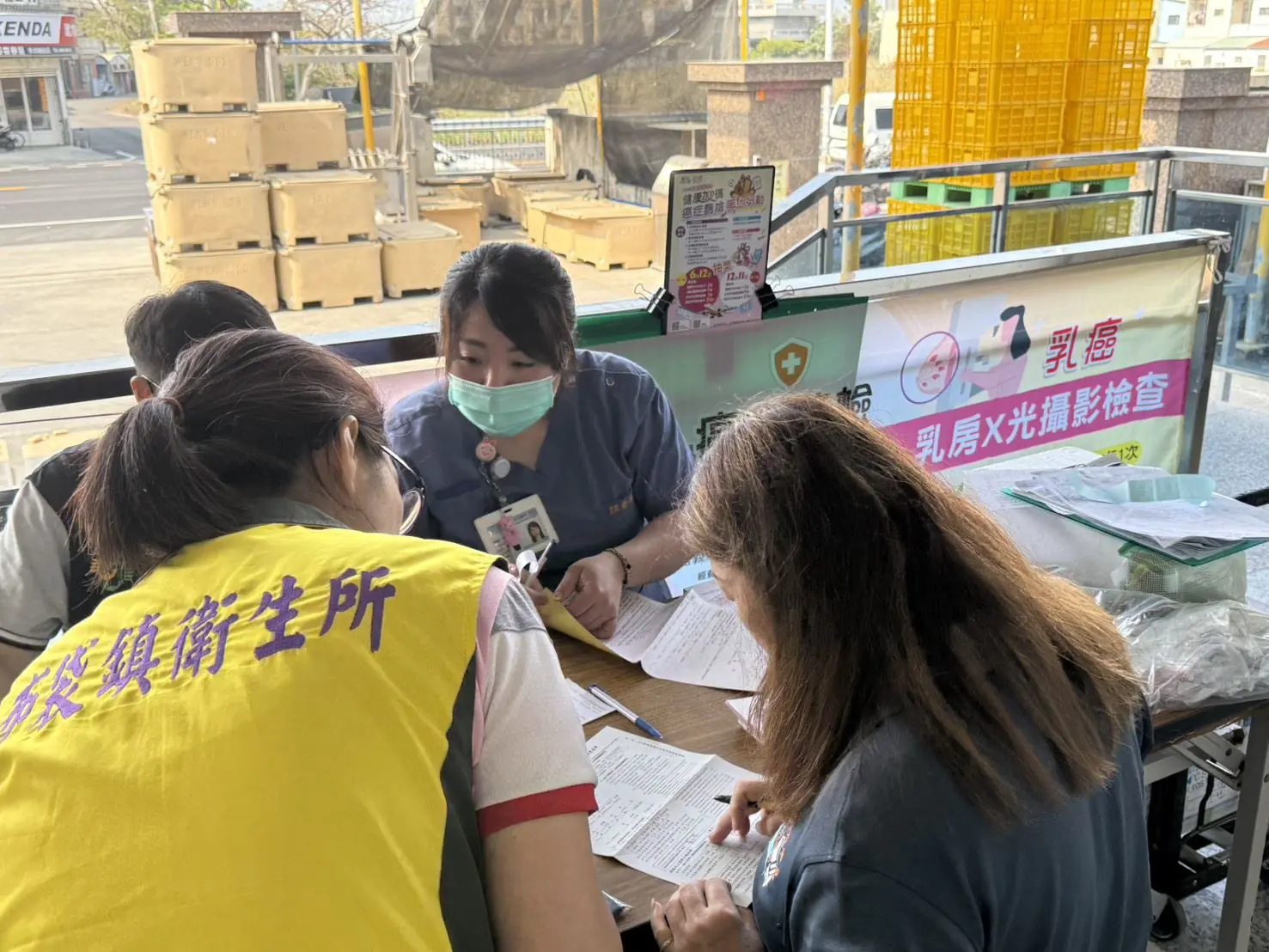 布袋衛生所前進職場變身移動診間 「癌篩加碼」抽iPhone 布袋衛生所前進職場變身移動診間 「癌篩加碼」抽iPhone