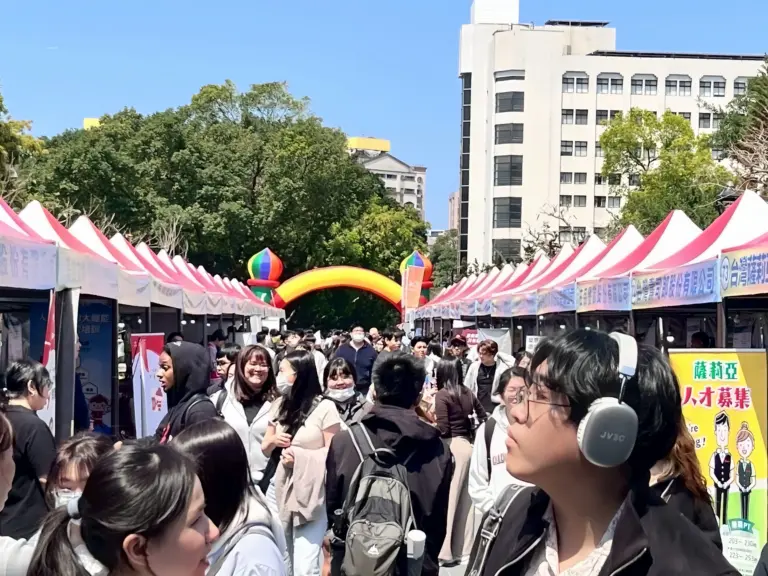 近百企業搶人才　新北校園就博會淡大首場開跑　初媒合率達51.4%