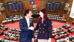 敢拒絕霸凌?台灣企業為何笑不出來? 行政院應該公開各種關稅衝擊評估報告 敢拒絕霸凌?台灣企業為何笑不出來? 行政院應該公開各種關稅衝擊評估報告