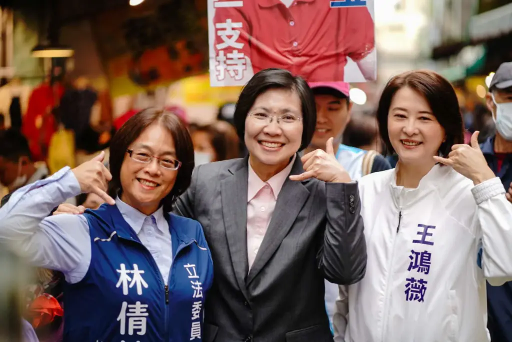 藍委王鴻薇、林倩綺陪同掃街 徐欣瑩竹北衝刺初選拚勝出 藍委王鴻薇、林倩綺陪同掃街 徐欣瑩竹北衝刺初選拚勝出