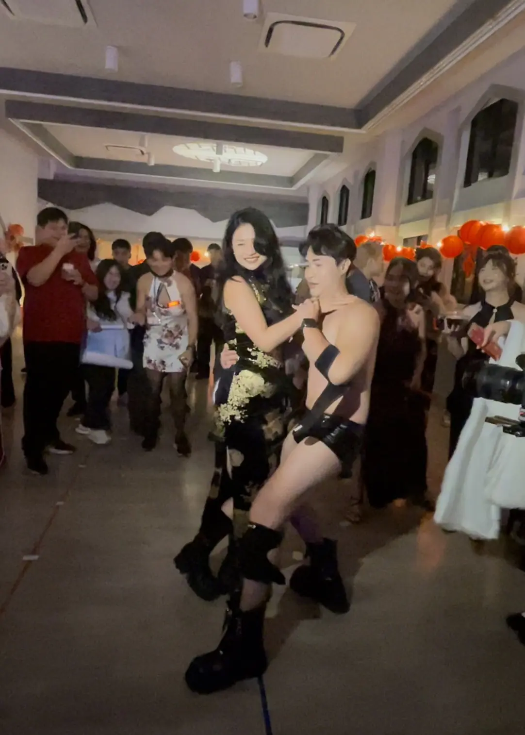 臺師大研究生陳姿羽氣質主持古風春酒 旗袍派對氣氛嗨翻全場 臺師大研究生陳姿羽氣質主持古風春酒 旗袍派對氣氛嗨翻全場