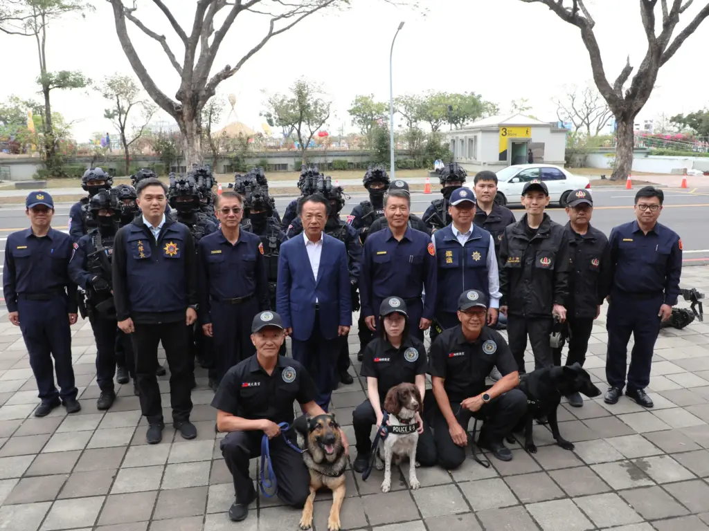 防爆機器人、偵爆犬齊上陣 2026台灣燈會安全層層把關 防爆機器人、偵爆犬齊上陣 2026台灣燈會安全層層把關