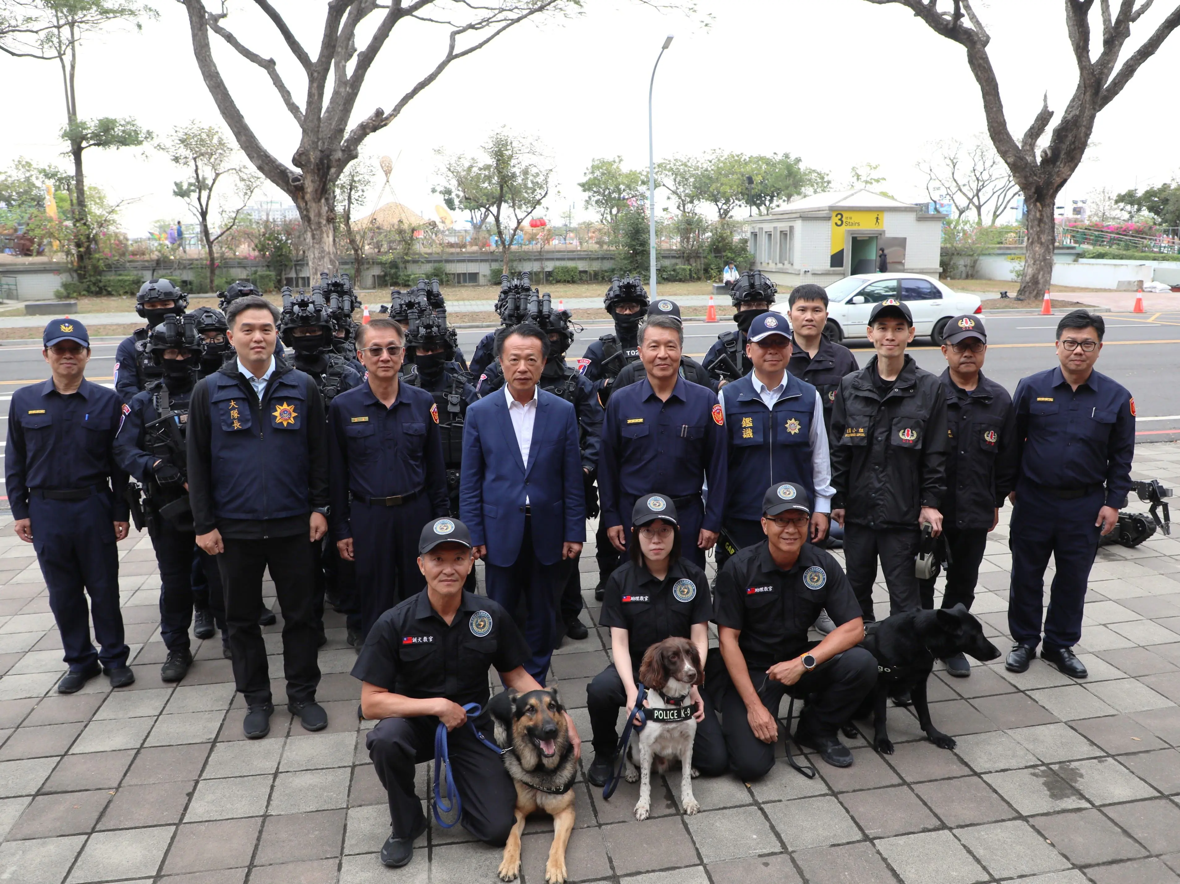 防爆機器人、偵爆犬齊上陣 2026台灣燈會安全層層把關 防爆機器人、偵爆犬齊上陣 2026台灣燈會安全層層把關