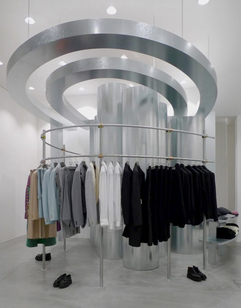 COMME des GARÇONS 旗艦店回歸,解構前衛美學! COMME des GARÇONS 旗艦店回歸,解構前衛美學!