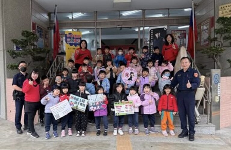 幼兒園萌娃走進派出所　「小小警察體驗日」快樂學守法