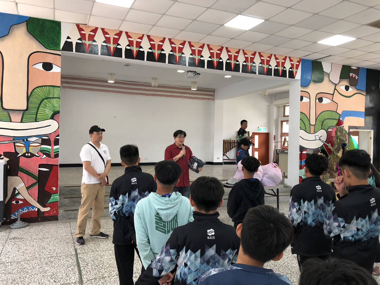 捐贈愛心衣物送暖南澳〡社團法人中華文教新創交流協會攜手森海永源一起做公益 捐贈愛心衣物送暖南澳〡社團法人中華文教新創交流協會攜手森海永源一起做公益