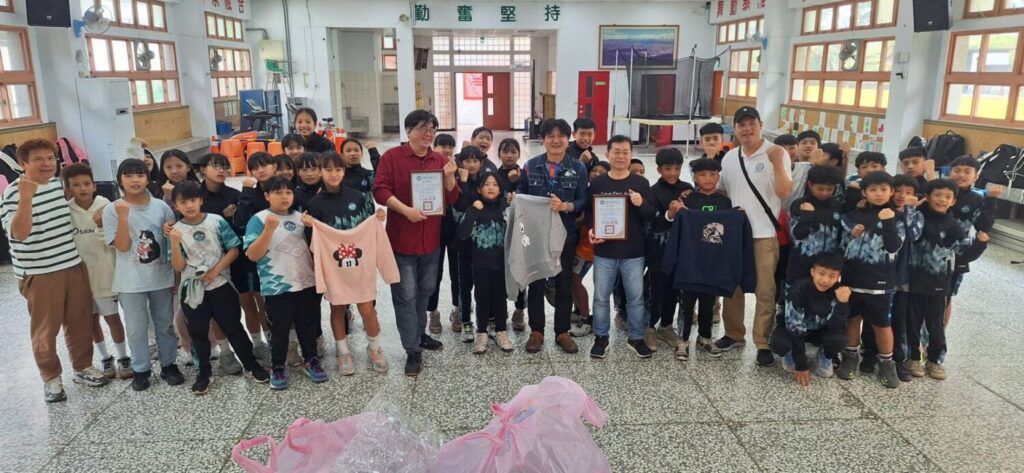 捐贈愛心衣物送暖南澳〡社團法人中華文教新創交流協會攜手森海永源一起做公益 捐贈愛心衣物送暖南澳〡社團法人中華文教新創交流協會攜手森海永源一起做公益